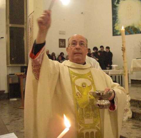 Don Mario, l'esorcista pi famoso di Bari: messe da 5 ore ''contro i demoni''