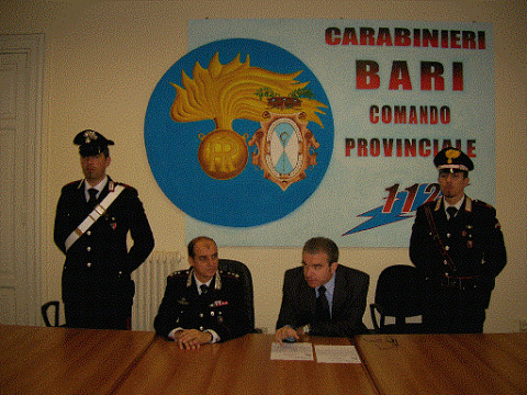 Caserma dei carabinieri, un disastro: mancanza di privacy e rischio sfratto