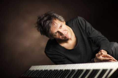 Bari, il pianista Mirko Signorile presenta il suo nuovo album alla Feltrinelli