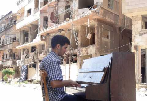Locorotondo, il pianista siriano Aeham Ahmad in concerto alla Madonna della Greca