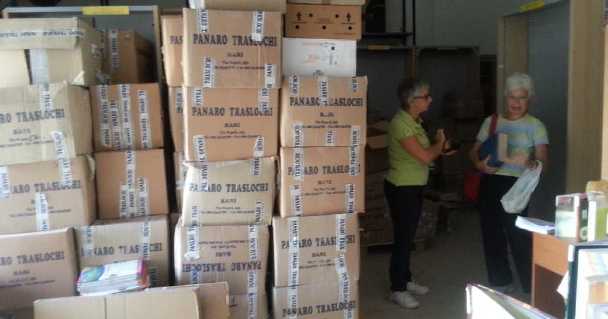 Biblioteca di Carrassi, centinaia di libri danneggiati: parte il recupero