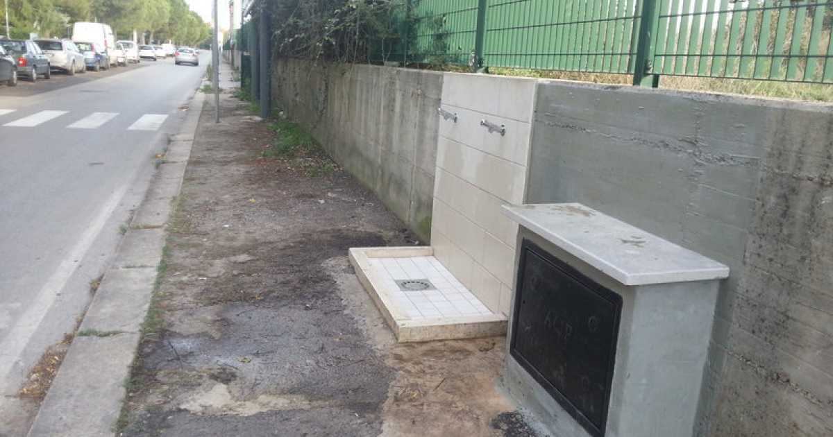 Bari, in via Mitolo sorge una fontana dal nulla: �E' stata fatta per i rom�