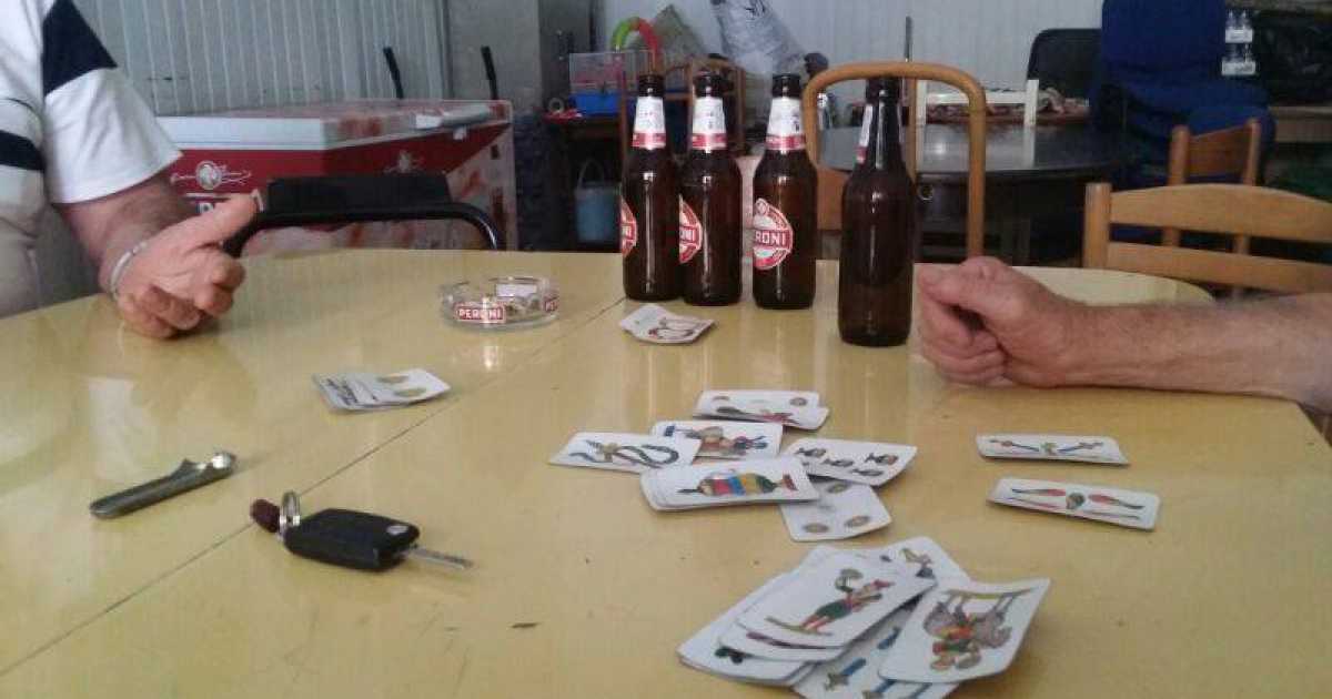 Viaggio nei ''circoli'' di Bari, l� dove impera il ''gioco della birra''