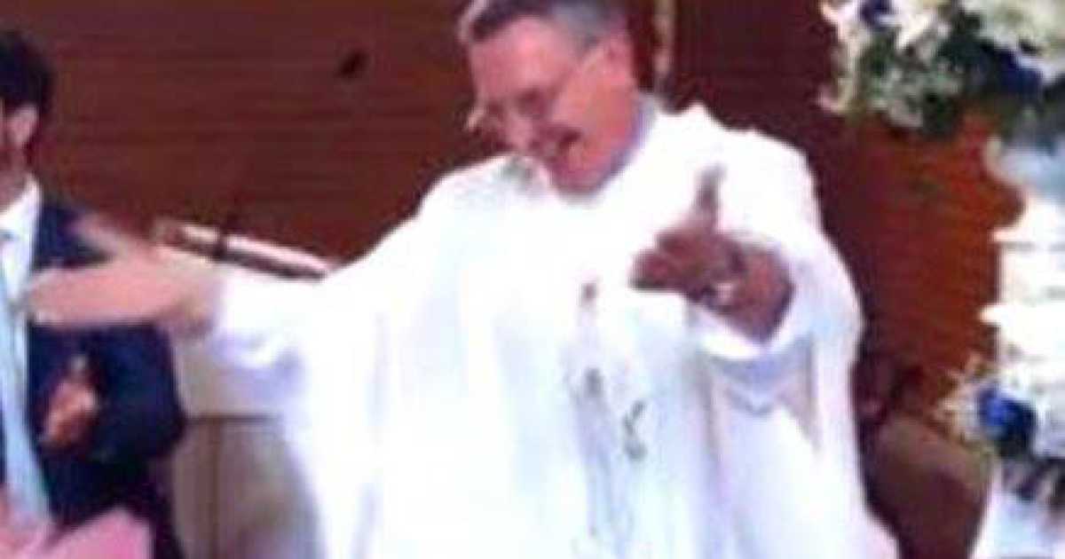Don Maggioni, il prete che canta e balla durante la messa: �E' solo un messaggio di gioia�