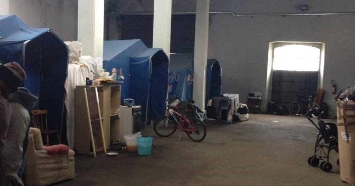 Bari, i rifugiati dell'ex-Set: �Nelle tende � dura vivere con il freddo�