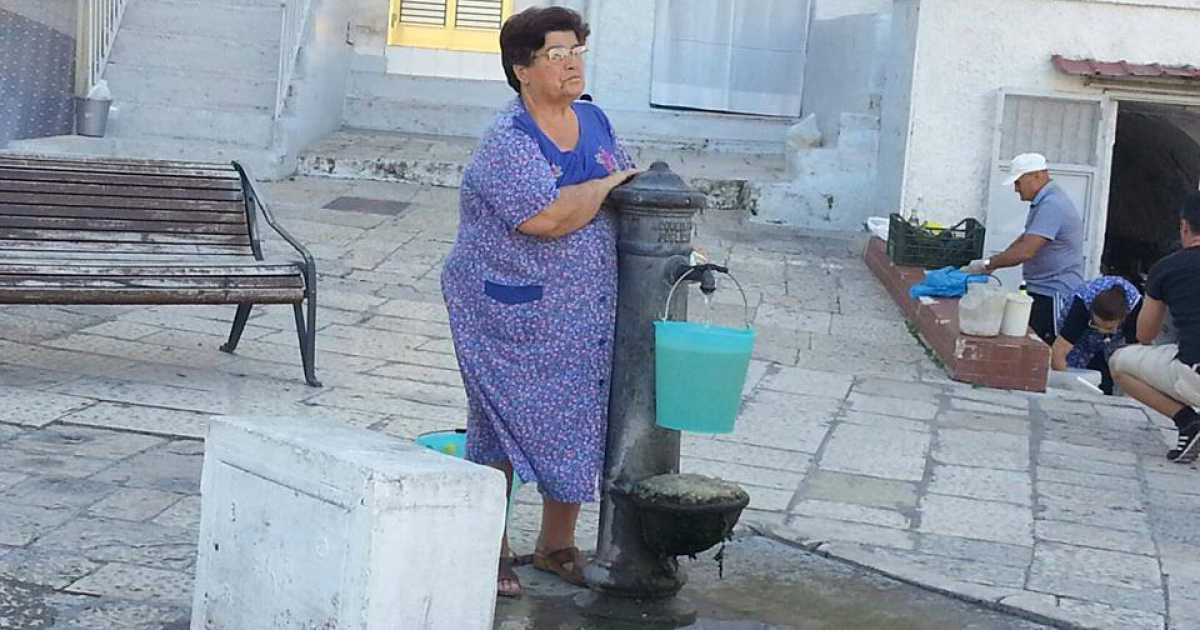 Le ''cape de fiirre'': quando l'acqua a Bari si prendeva per strada