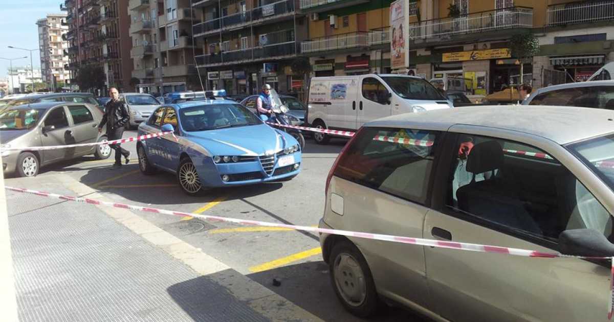 Bari, donna scivola mentre lava i vetri: muore cadendo dal quinto piano 