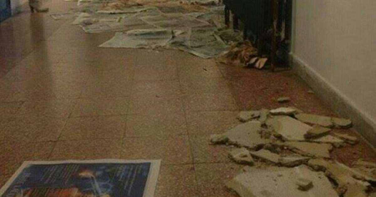 Istituto Giulio Cesare, crollano i soffitti e piove nelle aule: le immagini