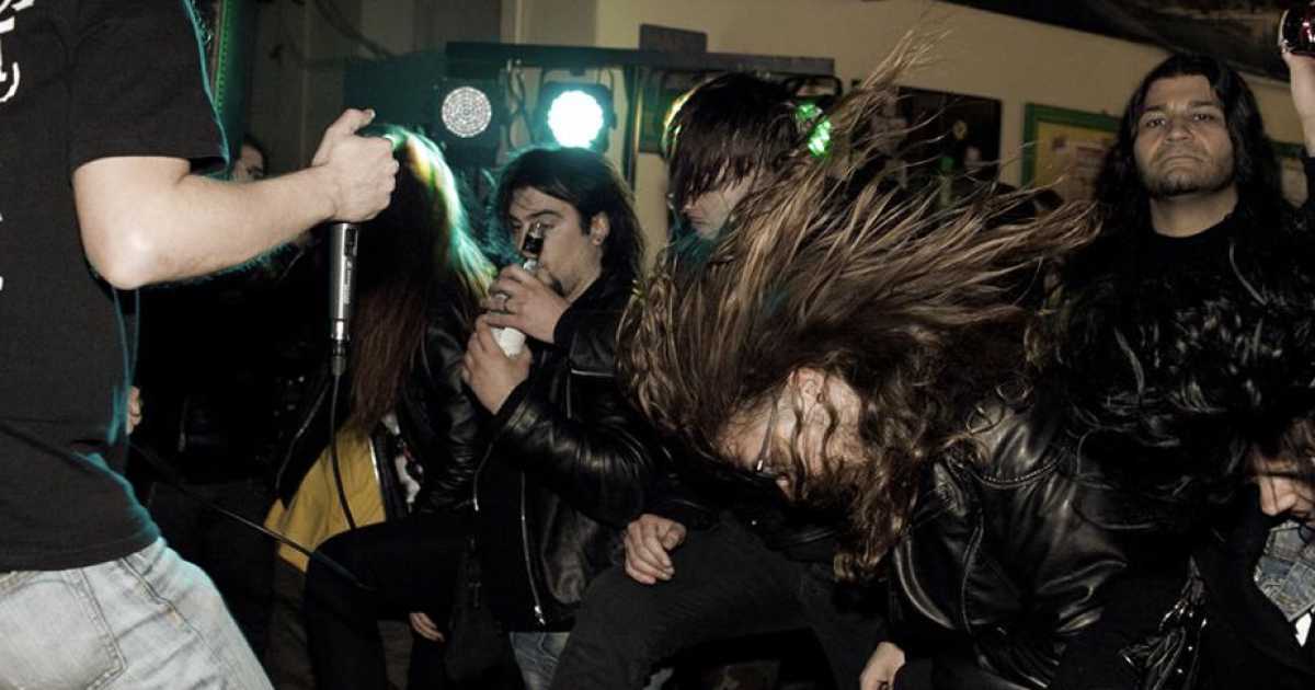 Borchie, capelli lunghi e musica heavy: i "metallari" non muoiono mai