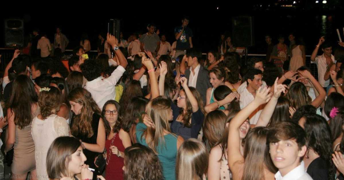 Il ballo di fine anno? Non � solo americano, � moda anche tra i liceali di Bari
