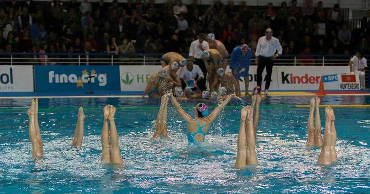 Il nuoto sincronizzato, piccole ninfe che danzano e volteggiano nell'acqua