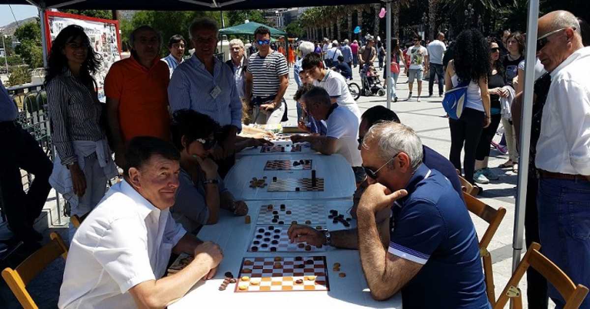Il gioco della dama, sorella minore degli scacchi: �A Bari solo un circolo�
