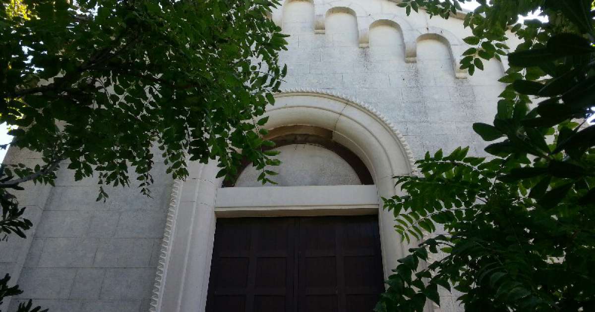 La ''chiesa del Trampolino'': sul mare di Bari un piccolo edificio nascosto