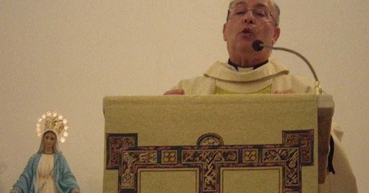 Don Mario, esorcista: ecco come si svolgono le sue messe ''di guarigione''