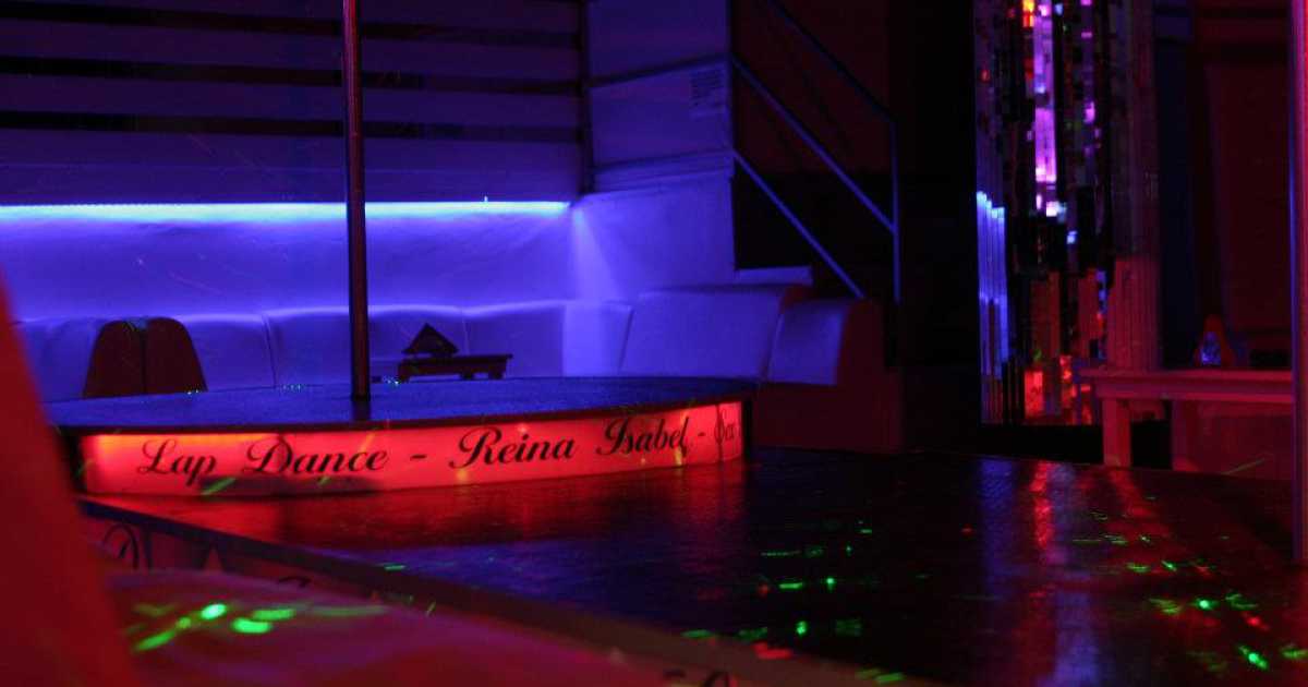 La lap dance made in Bari: viaggio nel''Reina Isabel'', l'unico sexy bar