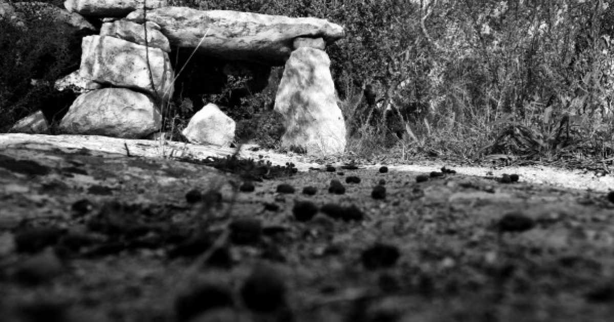 Salento, i misteriosi dolmen e menhir: un fotografo (ligure) li racconta 