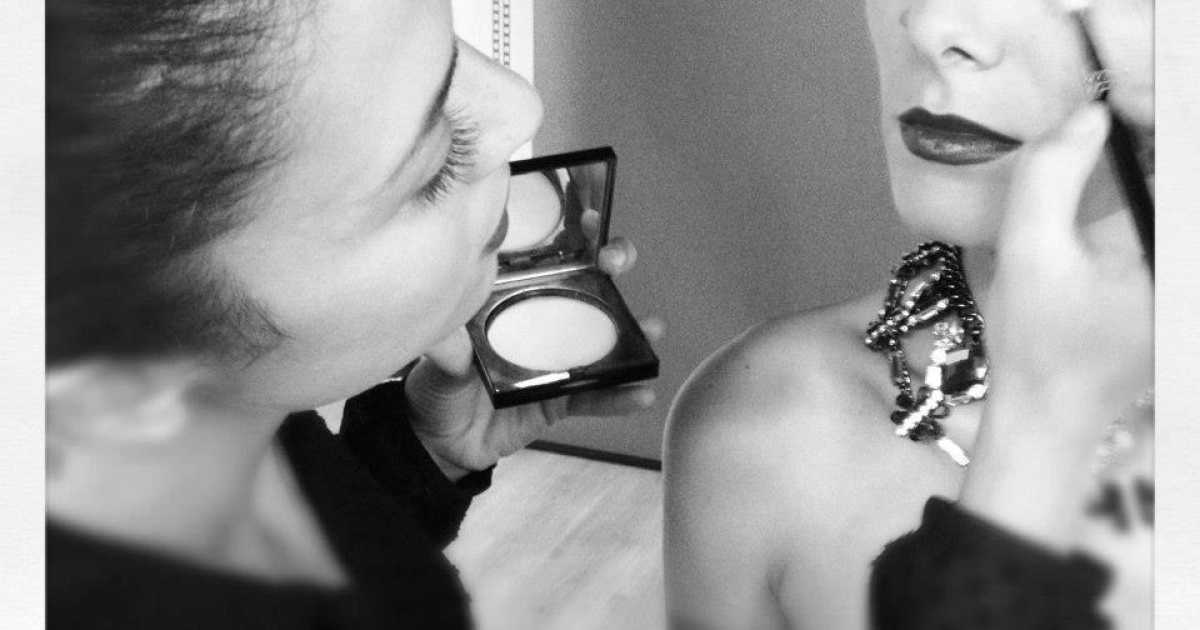 Trucco, quanti segreti. L'esperta: �Bisogna per� scegliere tra occhi e labbra�