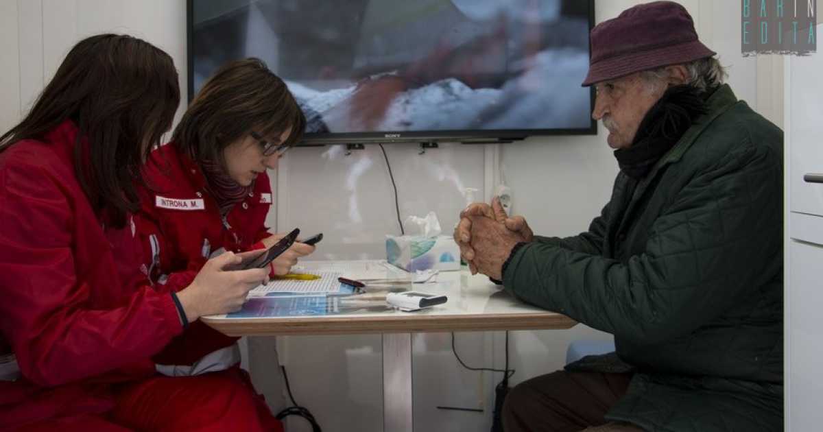 A Bari il ''tracing bus'': per regalare una telefonata a chi non se lo pu� permettere