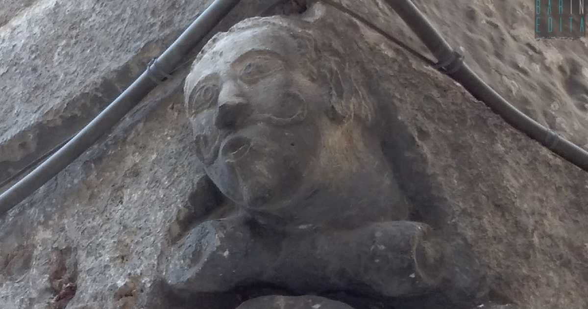 Modugno, quel mascherone che fa la linguaccia: ''nobile'' vendetta di 300 anni fa