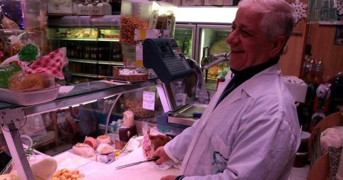 Bari Vecchia, la storia di Nino e dei suoi panini ''fantasia'': �Altro che fast food�