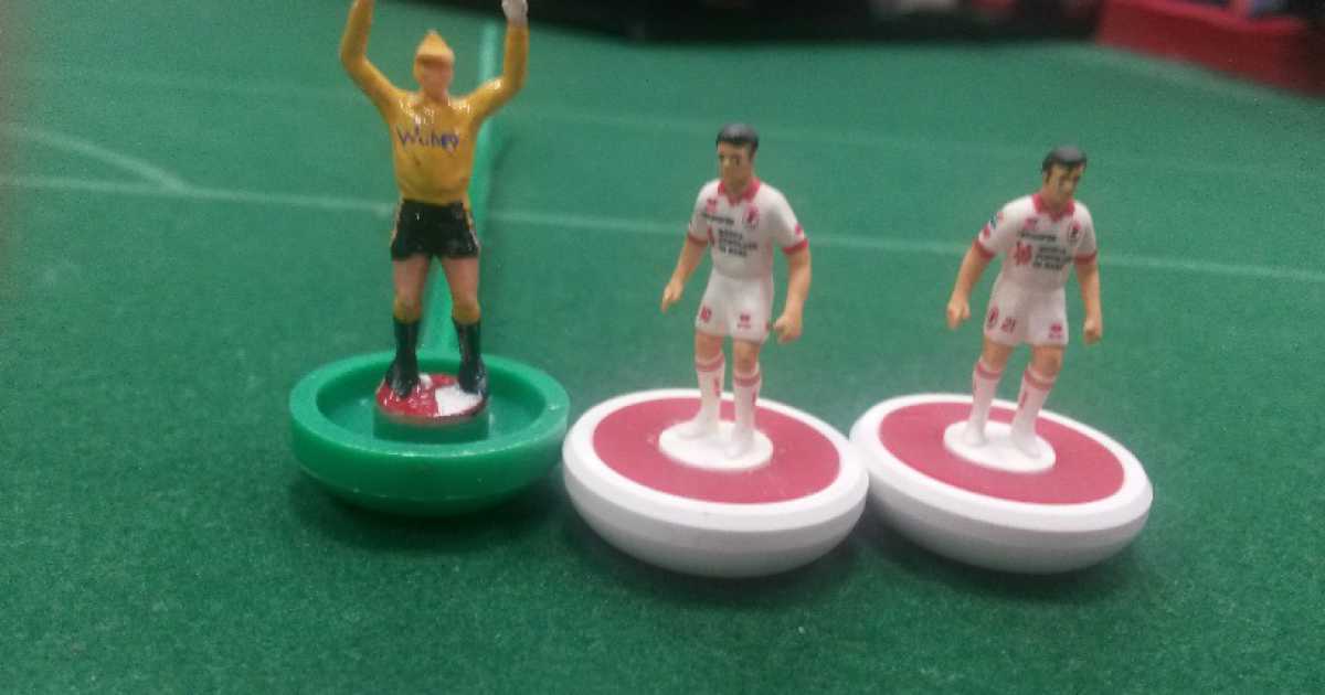 Subbuteo, tra nostalgia e passione c'� chi fa ancora gol su un panno verde