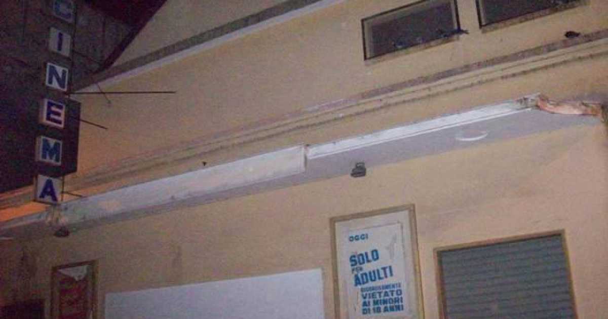 Bitonto, nell'era di internet resiste un cinema a luci rosse: l'Odeon