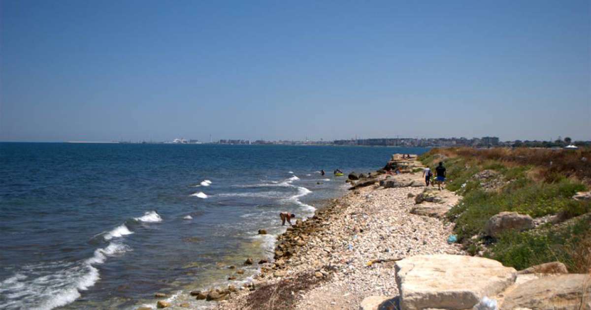 Palese, la polizia fa sgomberare la costa: �Piombo in mare�. E' giallo