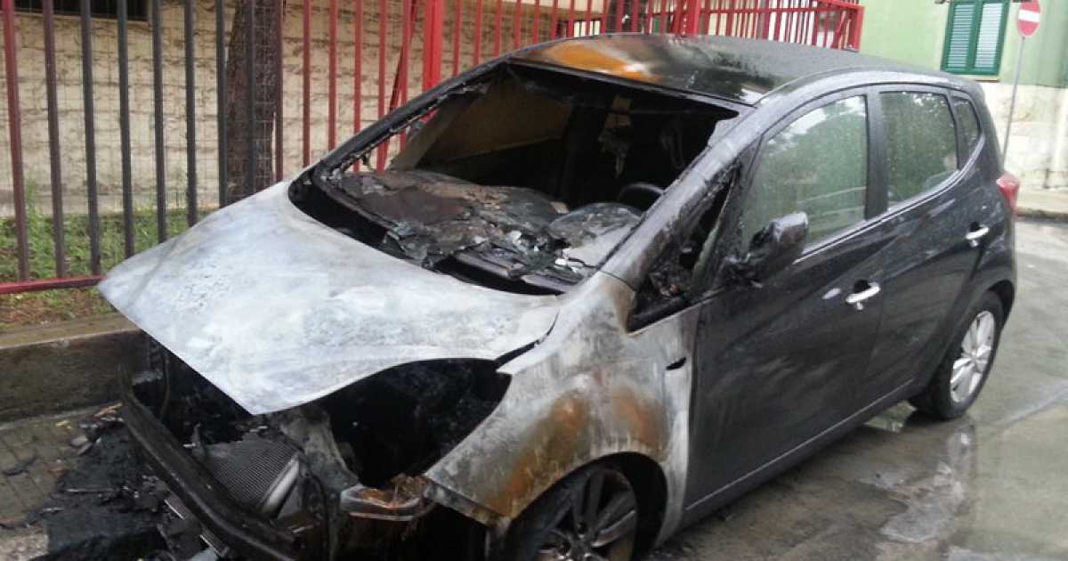 Dopo il bar data alle fiamme un'altra auto: � allarme a Poggiofranco 