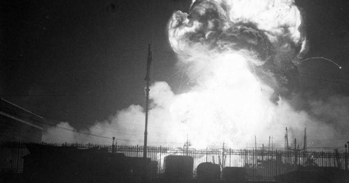 Bari bombardata: dopo pi� di 70 anni pubblicate le incredibili foto dell'attacco al porto
