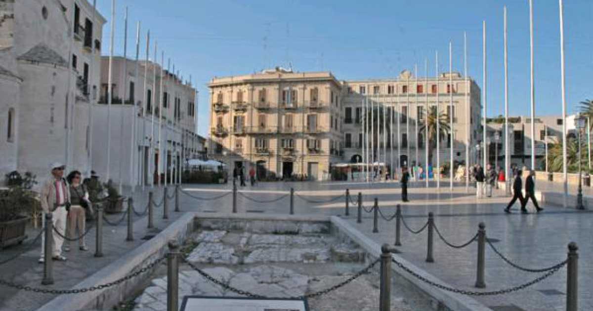 I turisti si lamentano: a Bari nessun cartello segnaletico per i monumenti