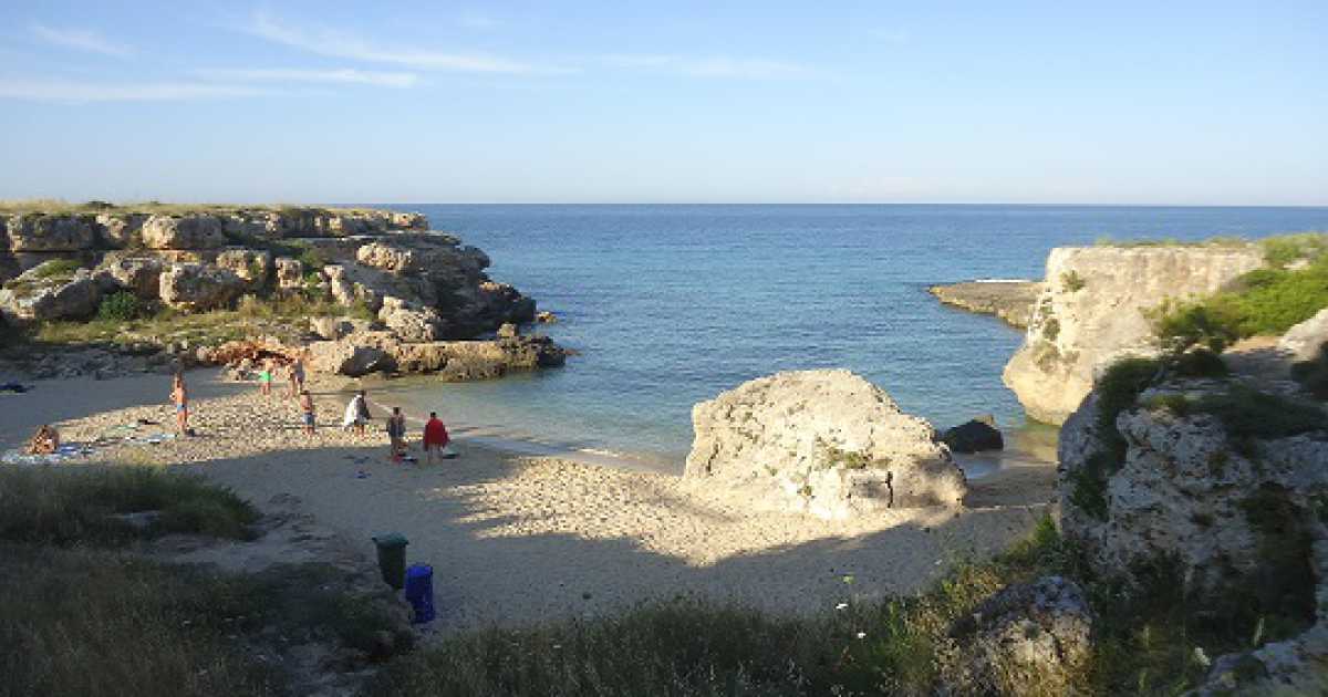 Piccole, nascoste e paradisiache: le calette sabbiose di Monopoli Sud