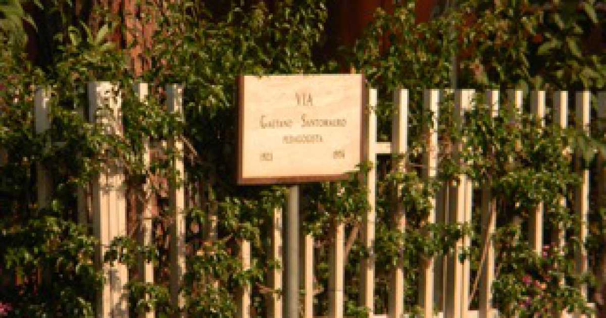 Via Santomauro, strada ''fantasma'' contesa tra Comune e privati