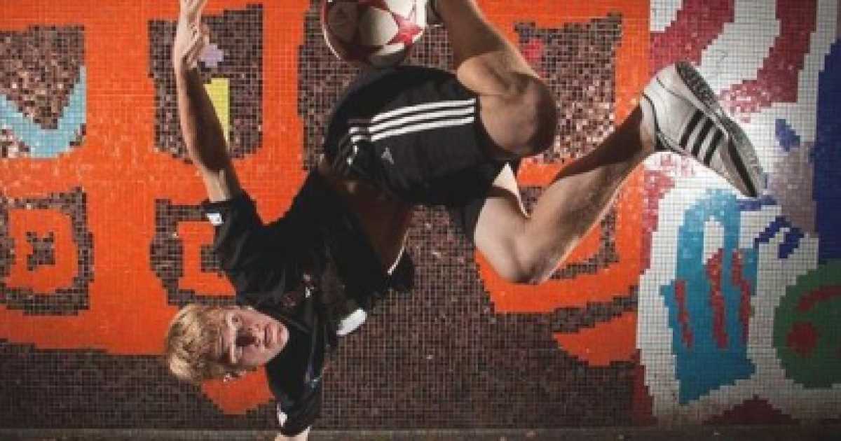Arriva il calcio freestyle, virtuosismi e acrobazie con il pallone