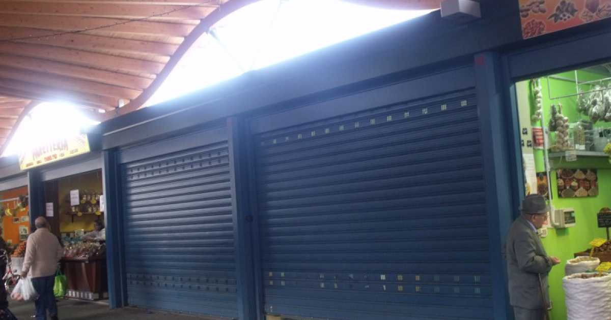 Mercato di Santa Scolastica, un anno dopo: troppe spese, pochi clienti e c'� chi chiude 