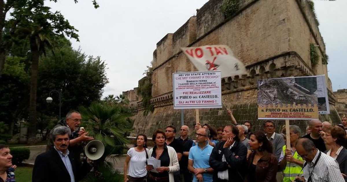 In 1200 firmano contro l'ecomostro del porto: �Ma i lavori andranno avanti�