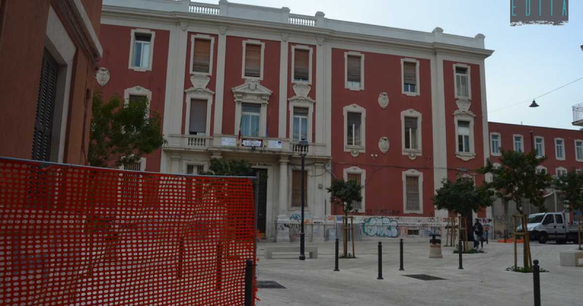Piazza Cirillo ''terra di nessuno'': lavori finiti ma l'inaugurazione tarda