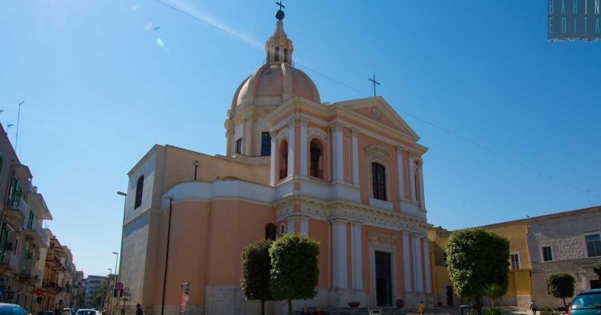 A Giovinazzo c'� una "piccola San Pietro": il cupolone rosa di Sant'Agostino 