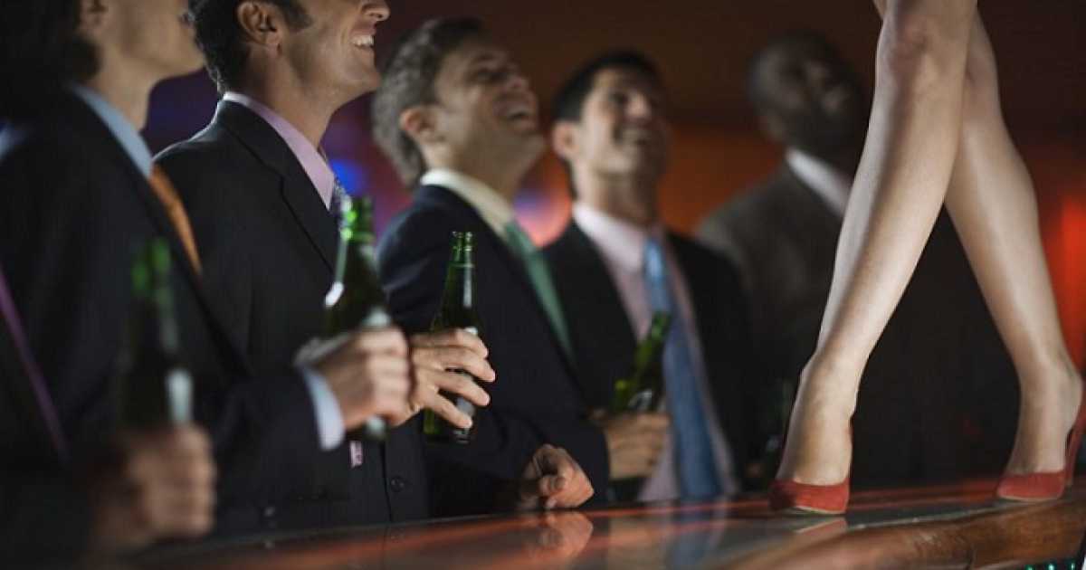 Scherzi, viaggi e spogliarelli: il must degli addii a celibato e nubilato