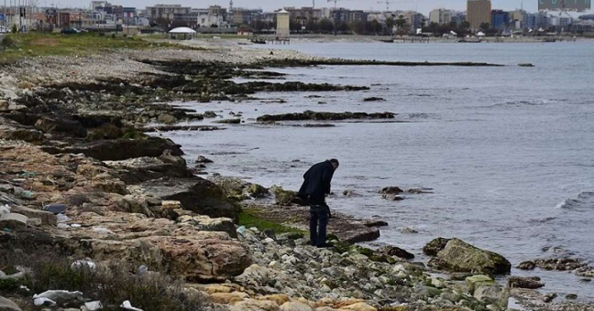 Edifici crollati, ville abbandonate, prostituzione, rom: � il lungomare sud di Bari