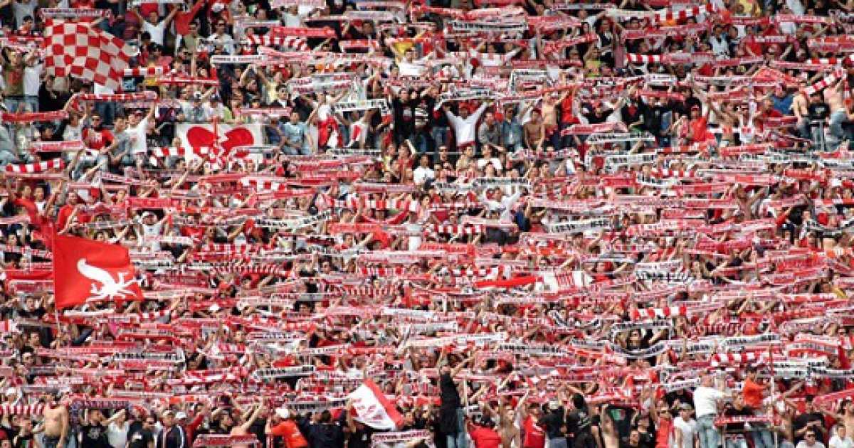 ''Lotteremo fino alla morte'': chi crea e come nascono i cori da stadio?