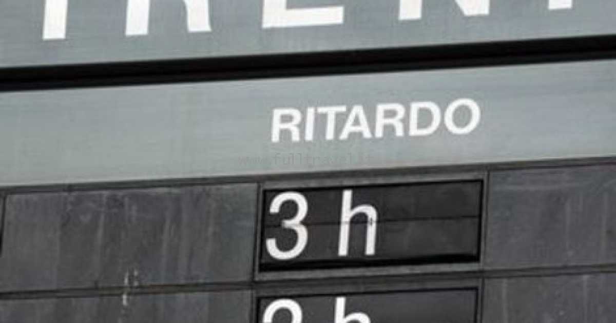 Treni regionali, un'odissea: ritardi cronici e nessuna possibilit� di rimborso