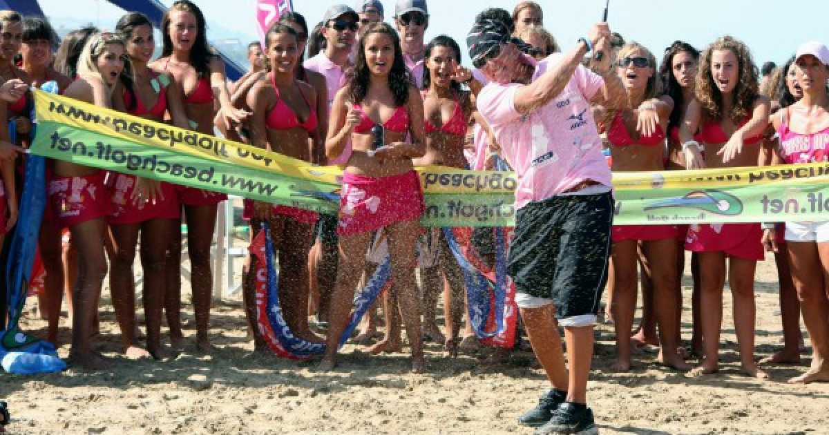 Far buca in spiaggia o per strada: il nuovo golf sbarca anche a Bari