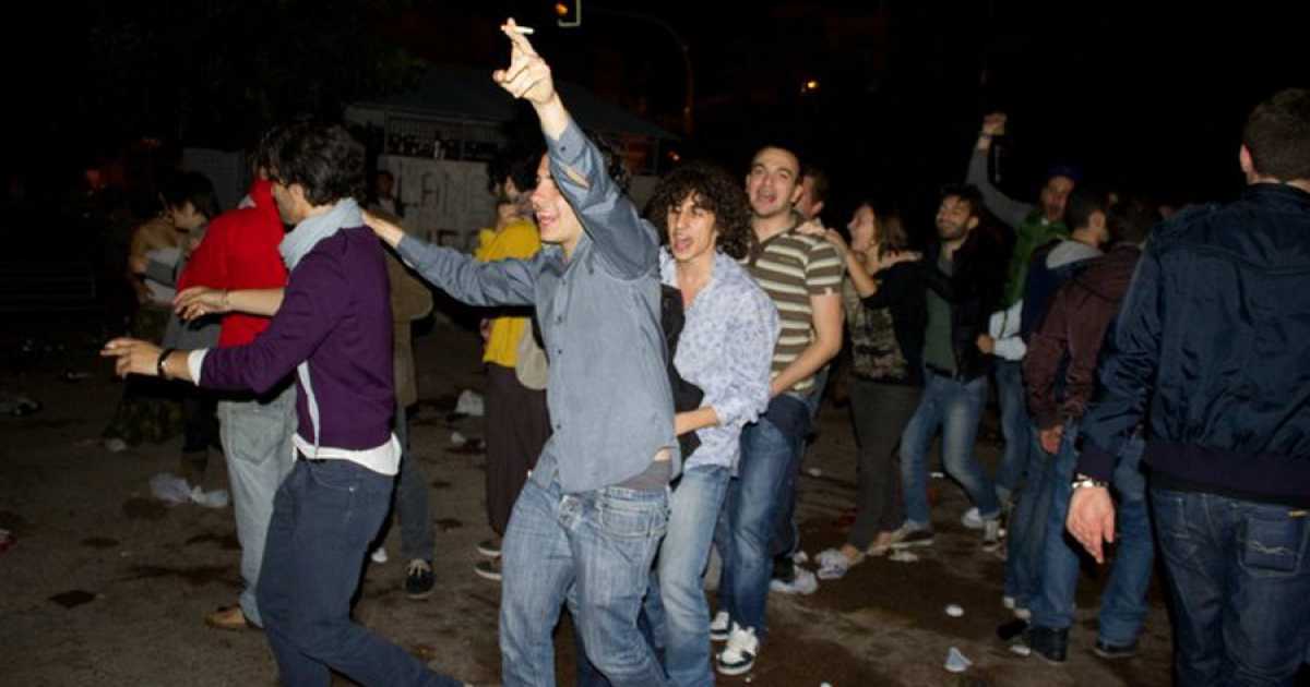 Bari, l'ultimo botellon: la storia dei liberi ma "sporchi" raduni alcolici