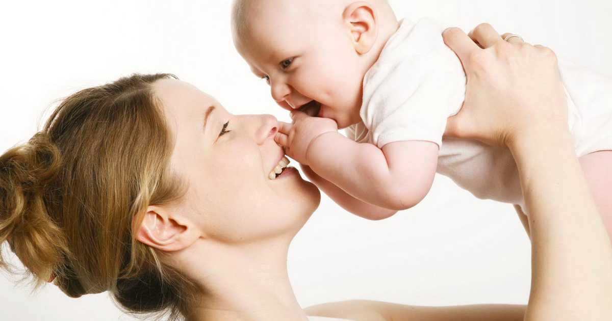 �Mamma e neonato non vanno mai allontanati: c'� il ''primo sguardo''�