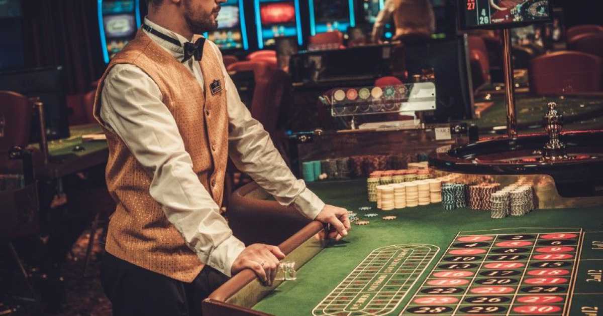 Come si diventa un croupier e quanto si guadagna