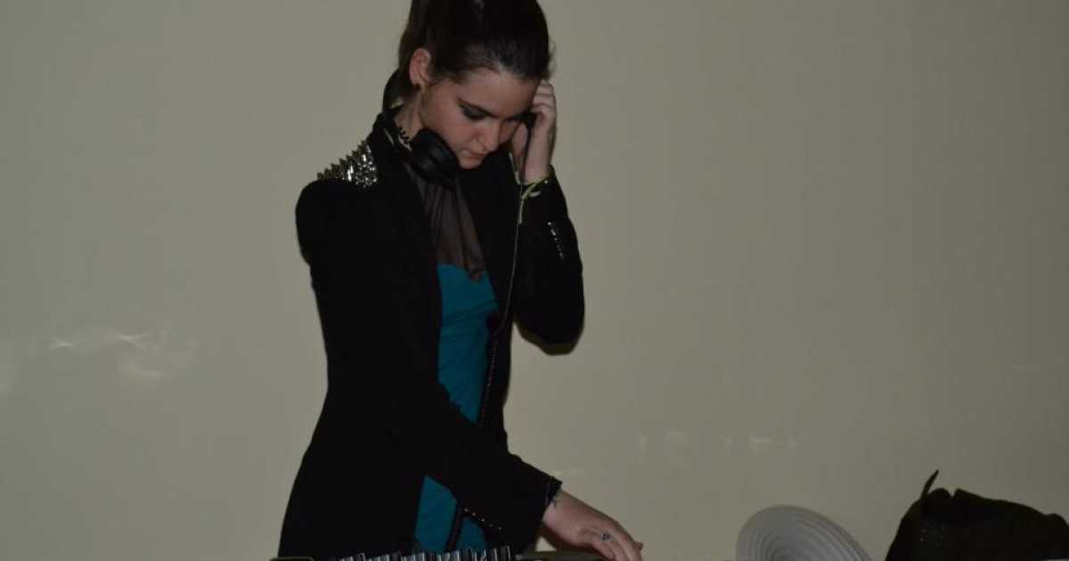 Manuela, 18 anni, dj: �Le donne hanno una marcia in pi� dietro la consolle�