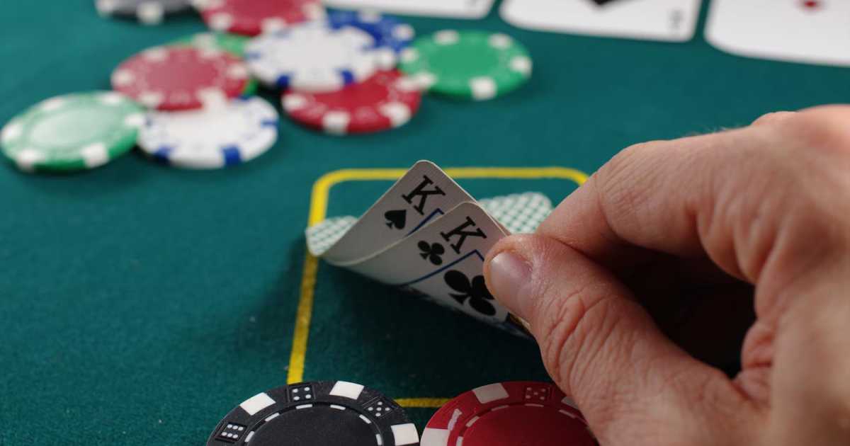 Come padroneggiare l'arte di individuare un bluff nel poker