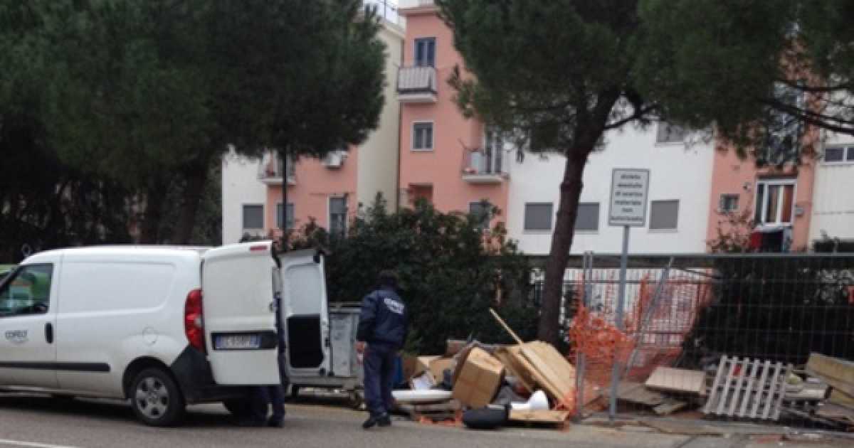 Campus, studenti sommersi da immondizia e rifiuti chimici