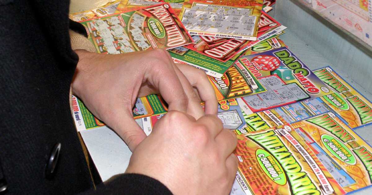 Gioco d'azzardo: sempre pi� donne tentano la fortuna, per disperazione