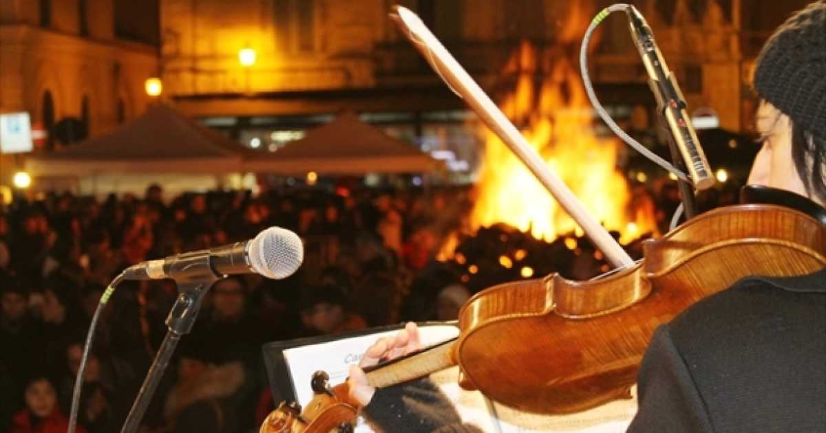 Corato, la festa della ''j� a j�'': un grande fal� alla vigilia di Santa Lucia